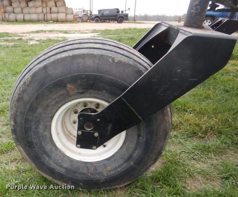 image for item DH5471 2013 MacDon M205  windrower