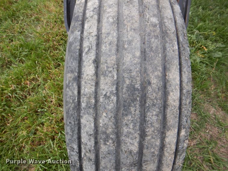 image for item DH5471 2013 MacDon M205  windrower