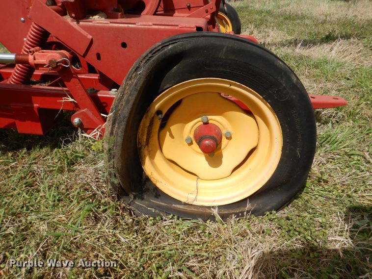 image for item DH5472 New Holland 38  forage harvester