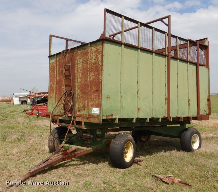 image for item DH5474 Silage dump wagon