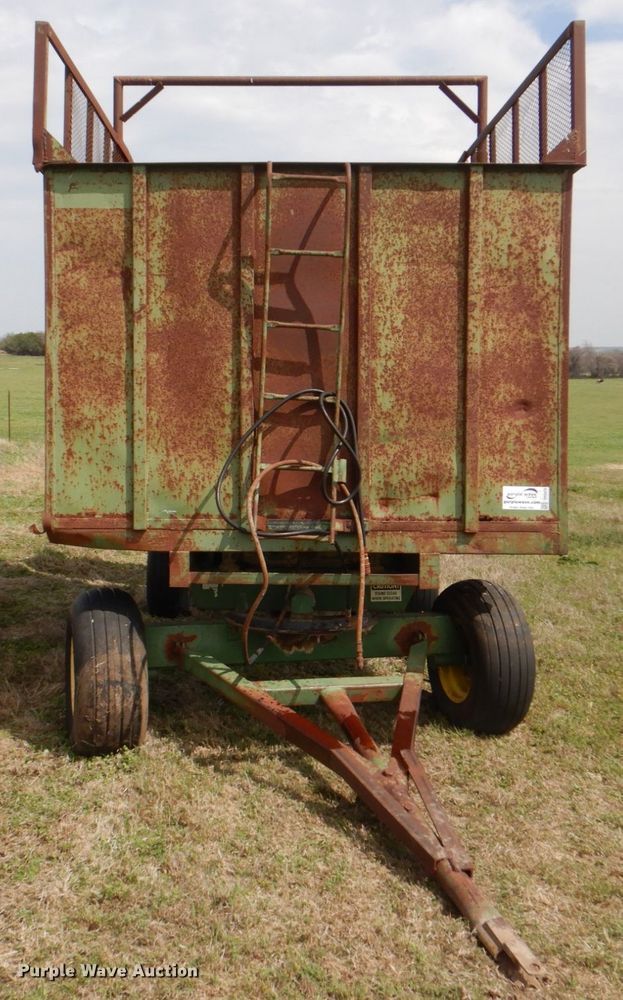 image for item DH5474 Silage dump wagon