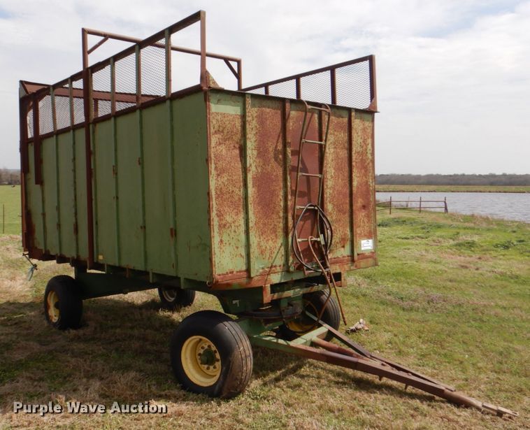 image for item DH5474 Silage dump wagon