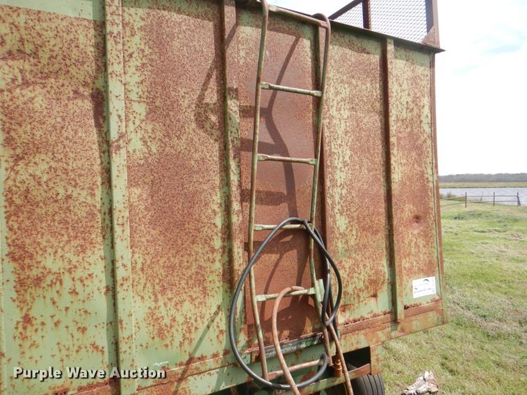 image for item DH5474 Silage dump wagon