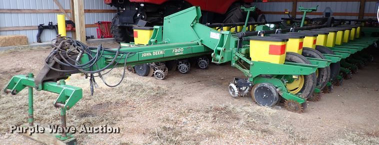 image for item DJ0234 John Deere 7200 Max Emerge 2  planter