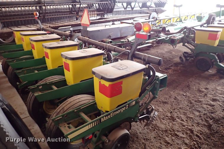 image for item DJ0234 John Deere 7200 Max Emerge 2  planter