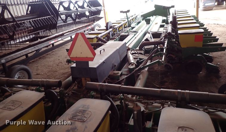 image for item DJ0234 John Deere 7200 Max Emerge 2  planter