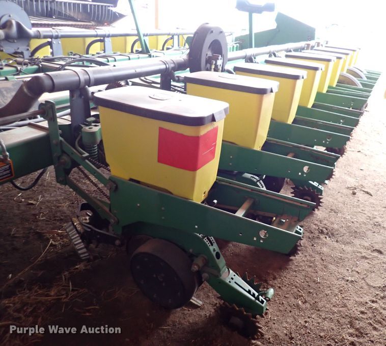 image for item DJ0234 John Deere 7200 Max Emerge 2  planter