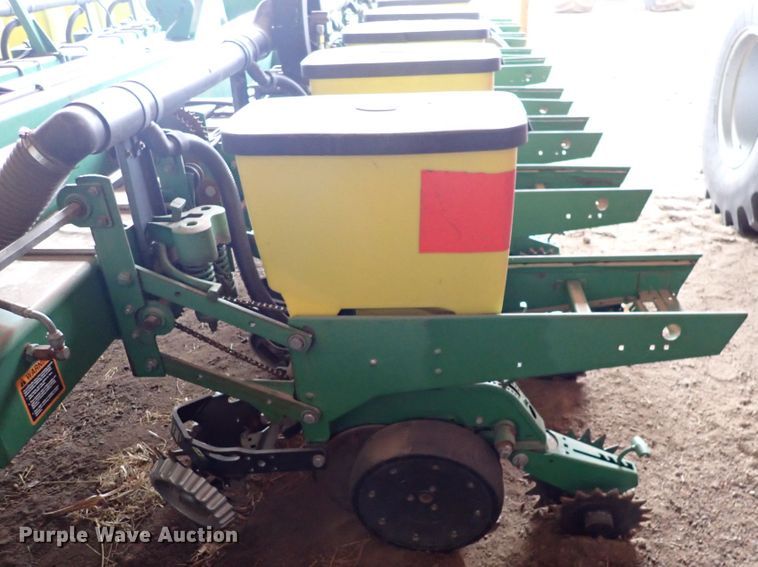 image for item DJ0234 John Deere 7200 Max Emerge 2  planter
