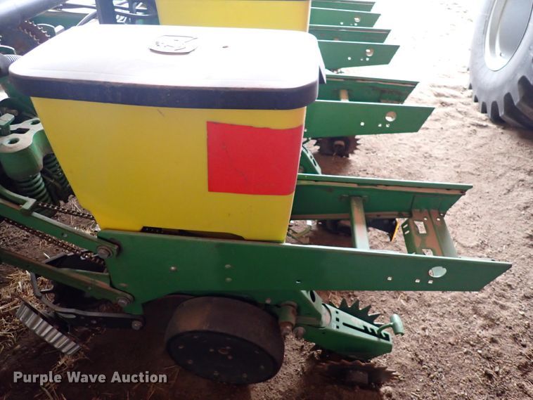 image for item DJ0234 John Deere 7200 Max Emerge 2  planter