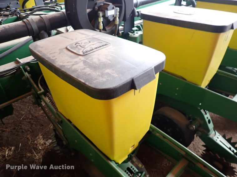 image for item DJ0234 John Deere 7200 Max Emerge 2  planter