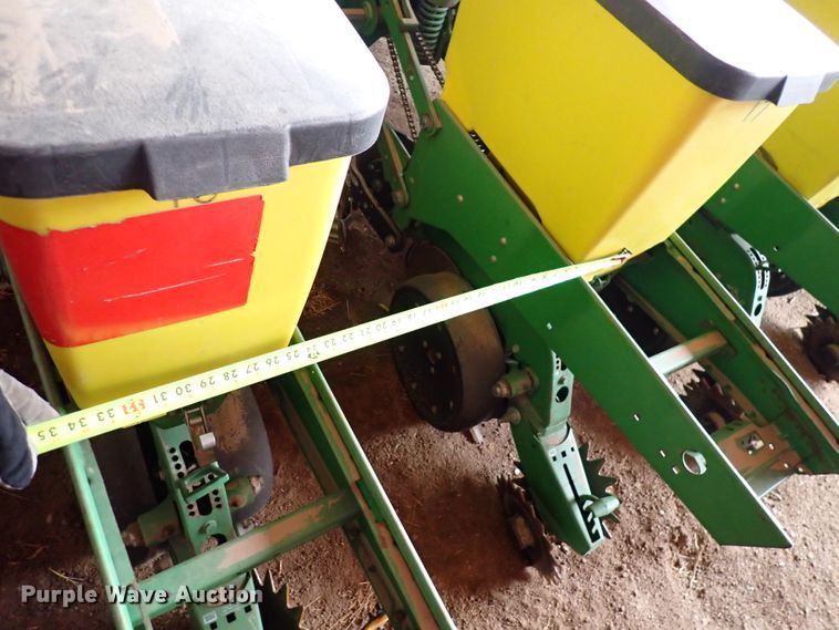 image for item DJ0234 John Deere 7200 Max Emerge 2  planter