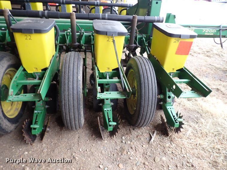 image for item DJ0234 John Deere 7200 Max Emerge 2  planter