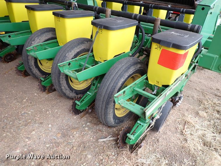 image for item DJ0234 John Deere 7200 Max Emerge 2  planter