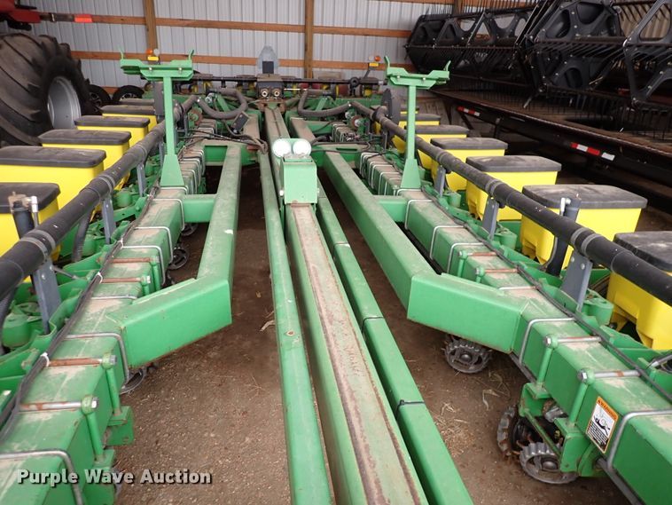 image for item DJ0234 John Deere 7200 Max Emerge 2  planter