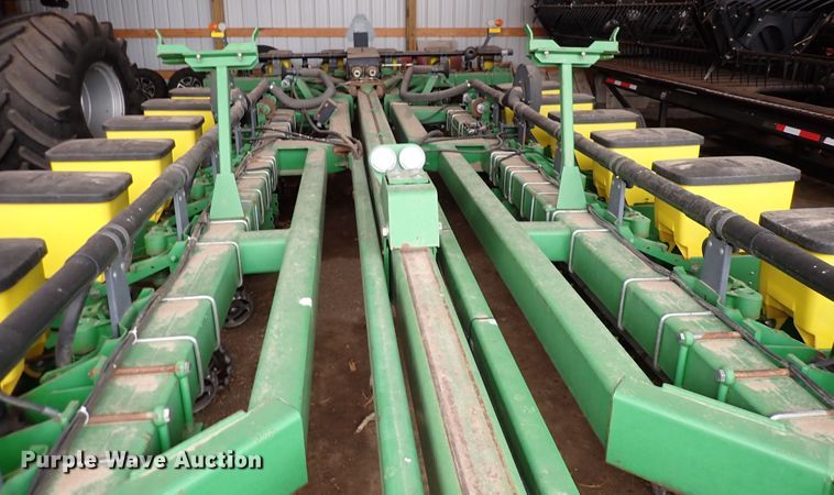 image for item DJ0234 John Deere 7200 Max Emerge 2  planter