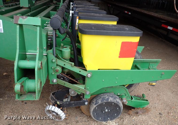 image for item DJ0234 John Deere 7200 Max Emerge 2  planter