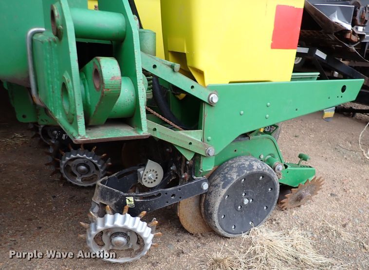 image for item DJ0234 John Deere 7200 Max Emerge 2  planter