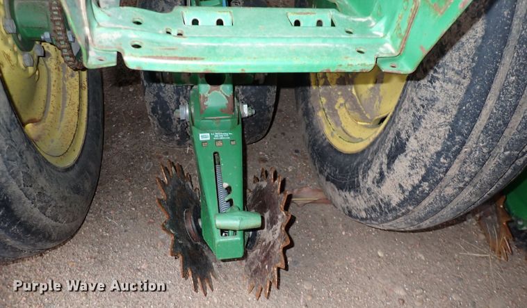 image for item DJ0234 John Deere 7200 Max Emerge 2  planter