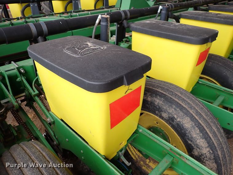 image for item DJ0234 John Deere 7200 Max Emerge 2  planter