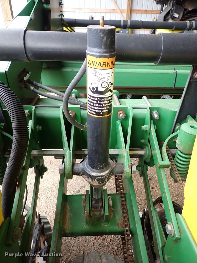 image for item DJ0234 John Deere 7200 Max Emerge 2  planter
