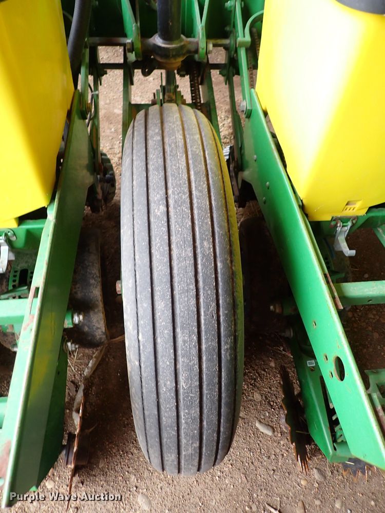 image for item DJ0234 John Deere 7200 Max Emerge 2  planter
