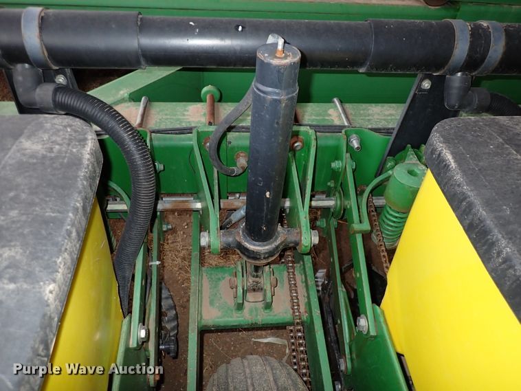 image for item DJ0234 John Deere 7200 Max Emerge 2  planter