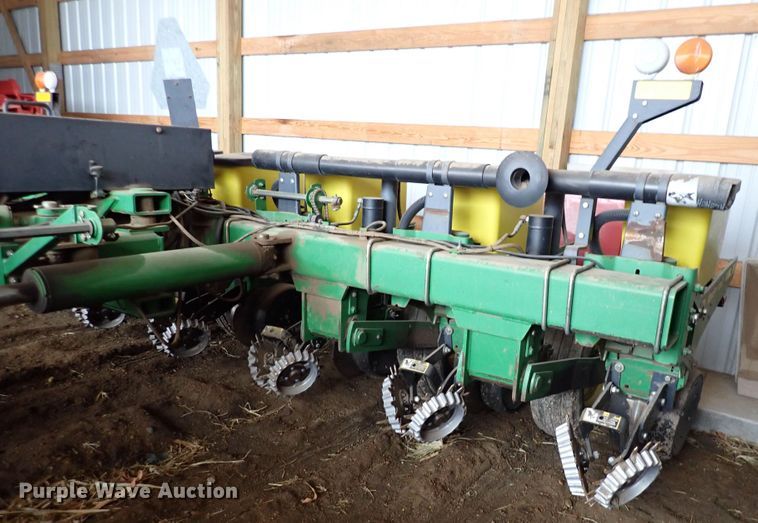 image for item DJ0234 John Deere 7200 Max Emerge 2  planter
