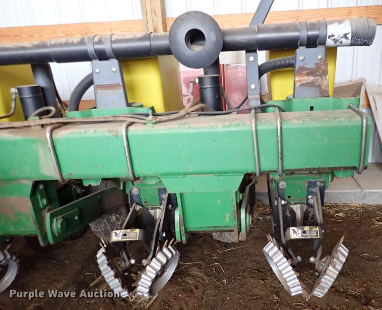 image for item DJ0234 John Deere 7200 Max Emerge 2  planter