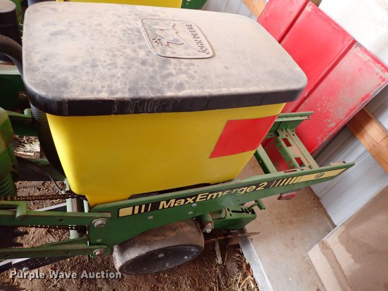 image for item DJ0234 John Deere 7200 Max Emerge 2  planter