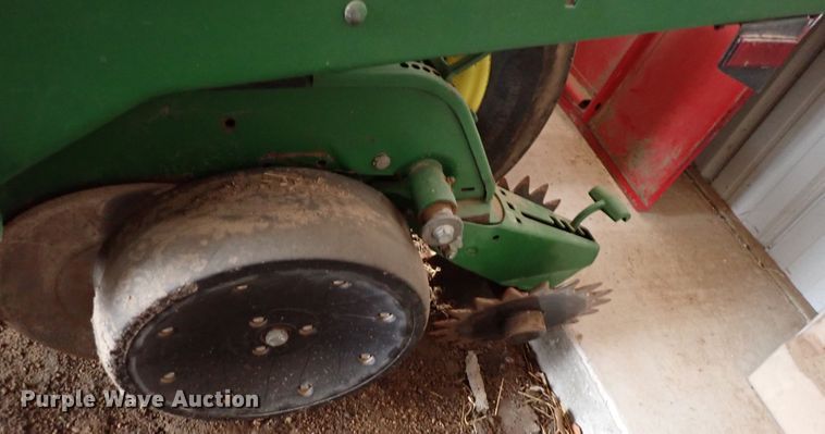 image for item DJ0234 John Deere 7200 Max Emerge 2  planter