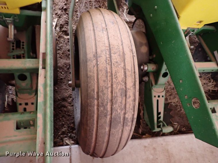image for item DJ0234 John Deere 7200 Max Emerge 2  planter