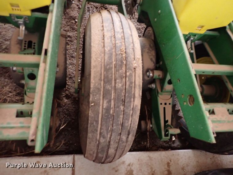 image for item DJ0234 John Deere 7200 Max Emerge 2  planter