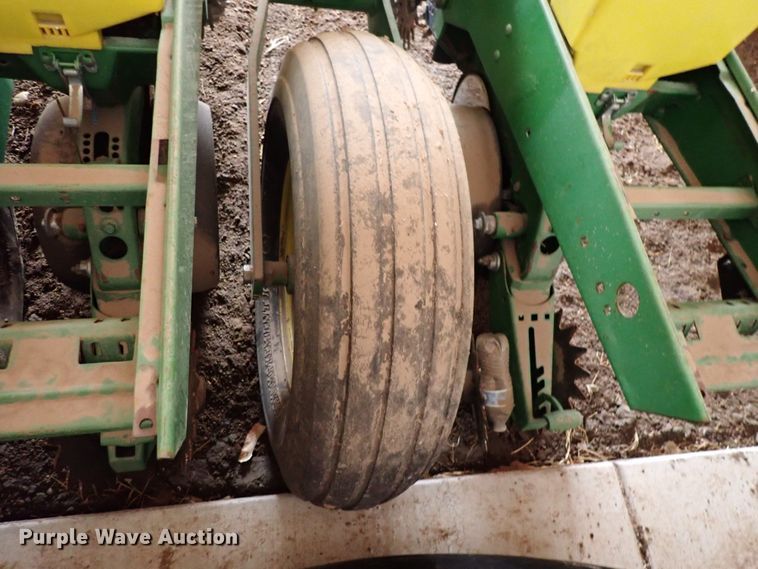 image for item DJ0234 John Deere 7200 Max Emerge 2  planter