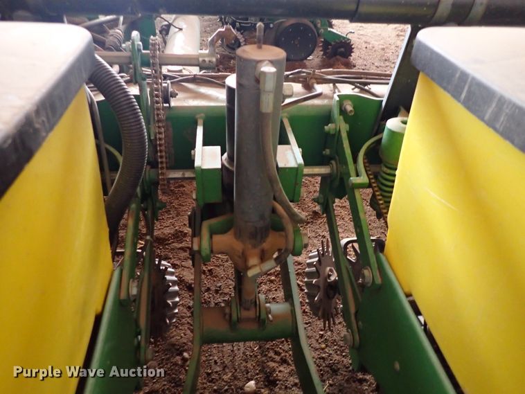 image for item DJ0234 John Deere 7200 Max Emerge 2  planter