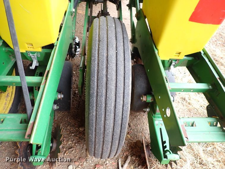 image for item DJ0234 John Deere 7200 Max Emerge 2  planter