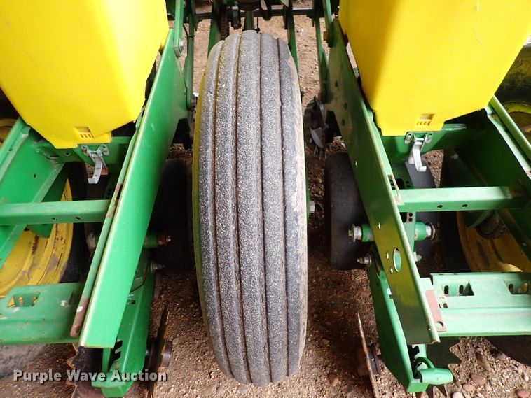 image for item DJ0234 John Deere 7200 Max Emerge 2  planter
