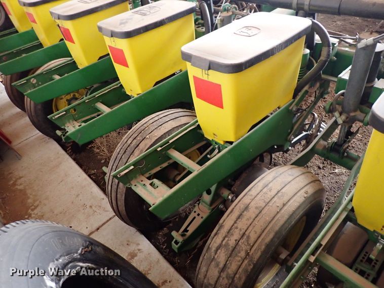 image for item DJ0234 John Deere 7200 Max Emerge 2  planter