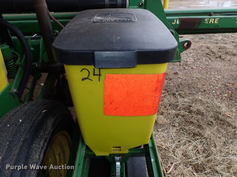 image for item DJ0234 John Deere 7200 Max Emerge 2  planter