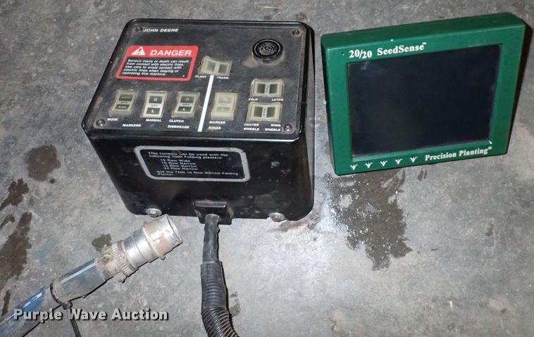 image for item DJ0234 John Deere 7200 Max Emerge 2  planter