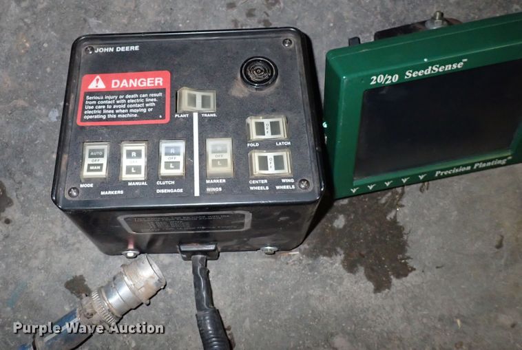 image for item DJ0234 John Deere 7200 Max Emerge 2  planter