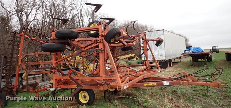 image for item DJ0236 Sunflower 3160-42 Fallow King  field cultivator