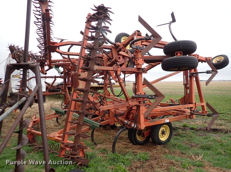 image for item DJ0236 Sunflower 3160-42 Fallow King  field cultivator