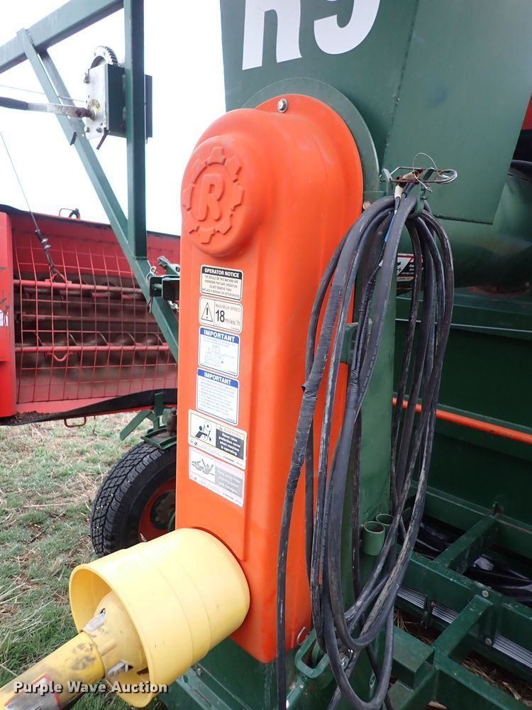 image for item DJ0239 Richiger R9 grain bagger