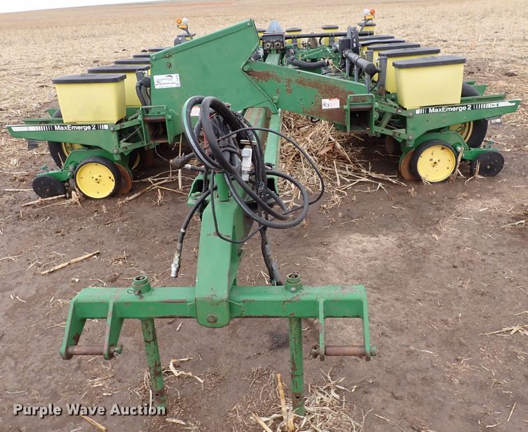 image for item DJ0240 John Deere 7200 Max Emerge 2  planter