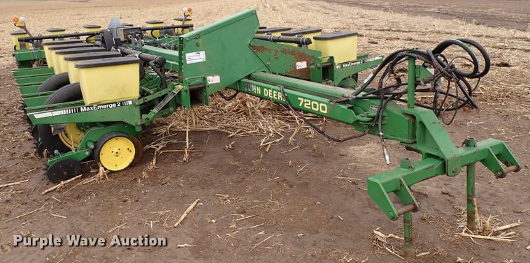 image for item DJ0240 John Deere 7200 Max Emerge 2  planter