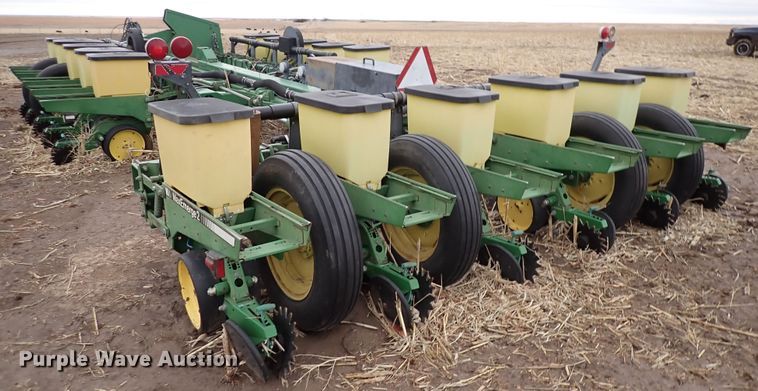 image for item DJ0240 John Deere 7200 Max Emerge 2  planter