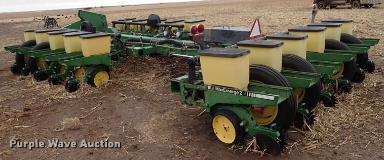 image for item DJ0240 John Deere 7200 Max Emerge 2  planter