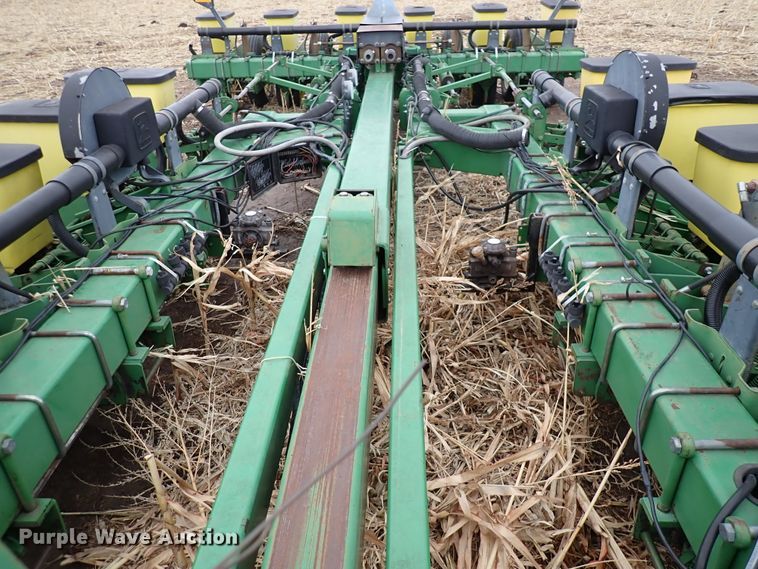 image for item DJ0240 John Deere 7200 Max Emerge 2  planter