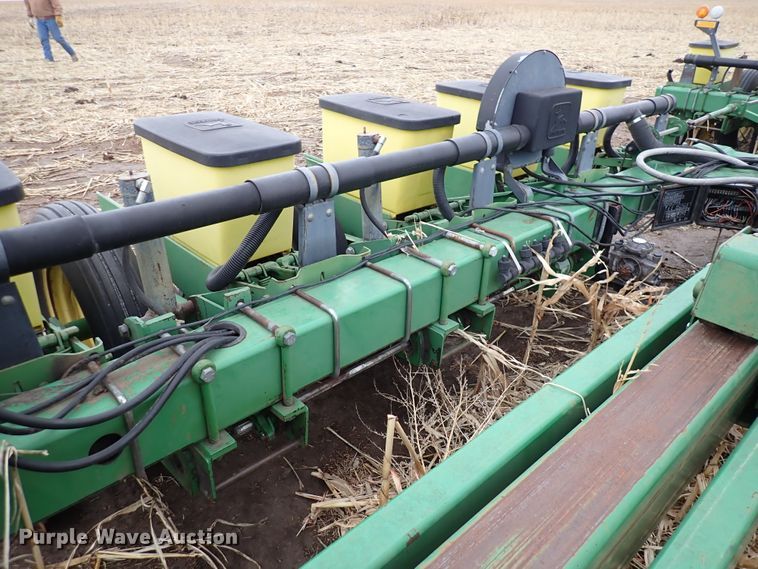 image for item DJ0240 John Deere 7200 Max Emerge 2  planter