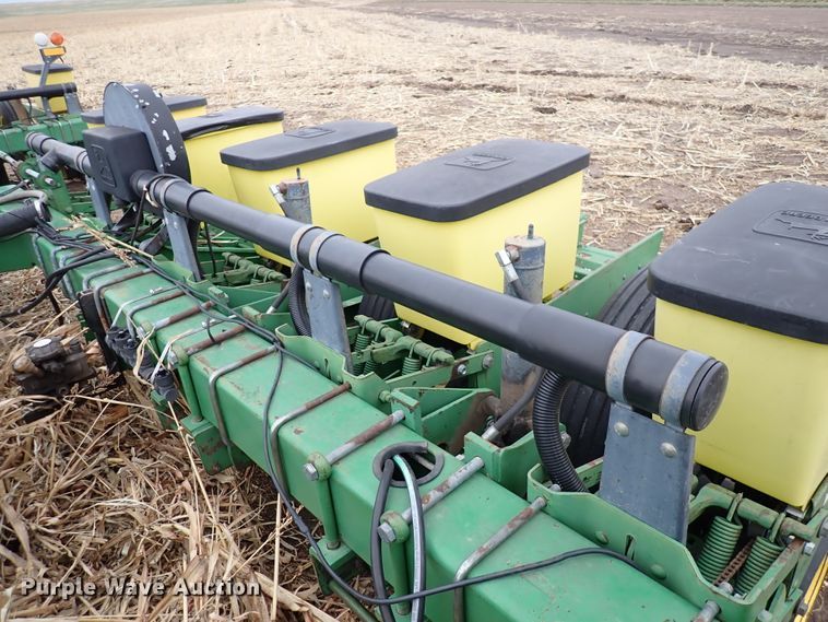 image for item DJ0240 John Deere 7200 Max Emerge 2  planter